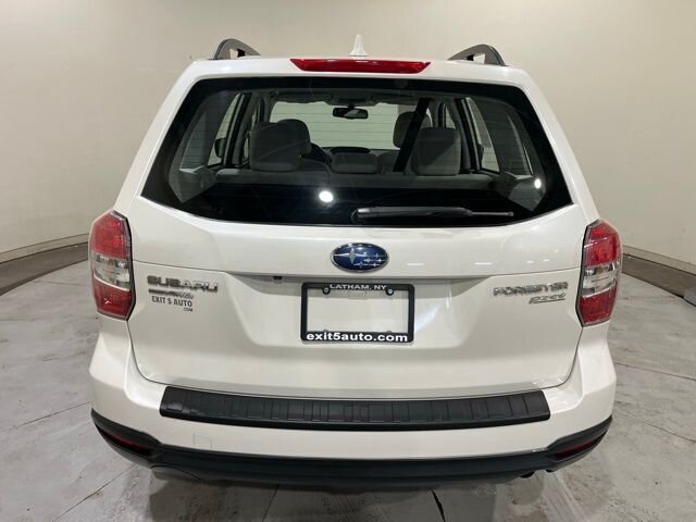 
 2016 Subaru Forester 2.5i full									