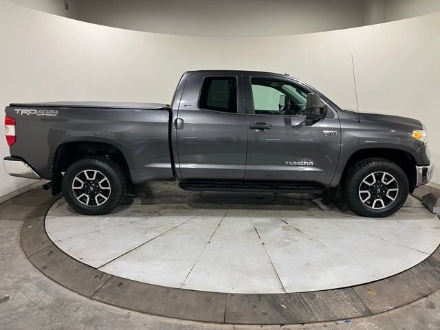 
 2016 Toyota Tundra SR5 full									