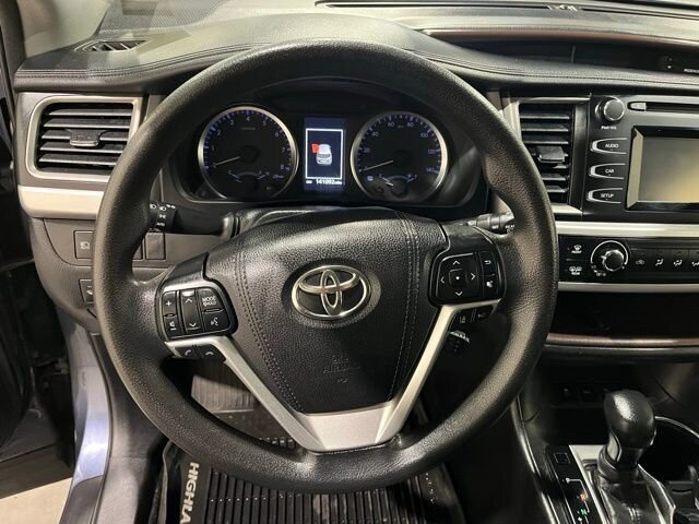 
 2018 Toyota Highlander LE full									