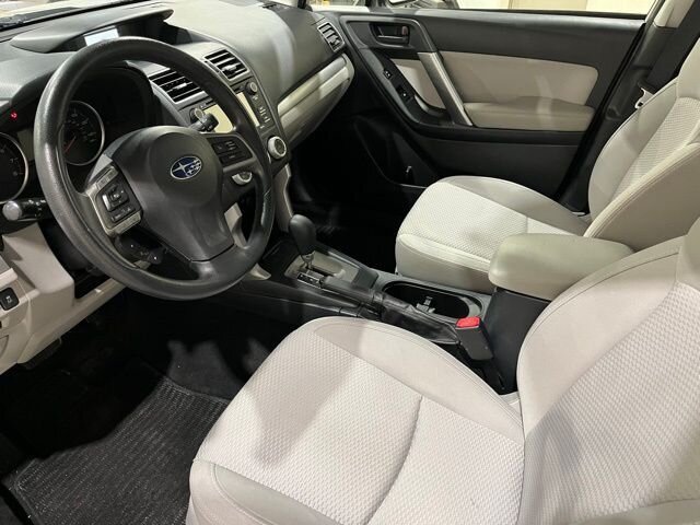 
 2016 Subaru Forester 2.5i full									