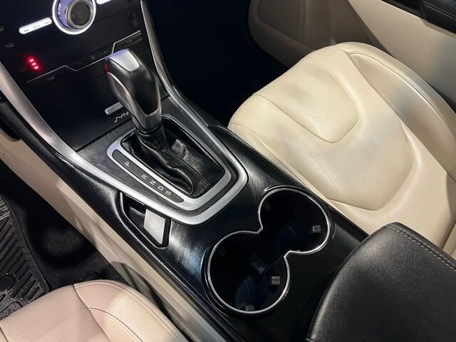 
 2017 Ford Edge Titanium full									