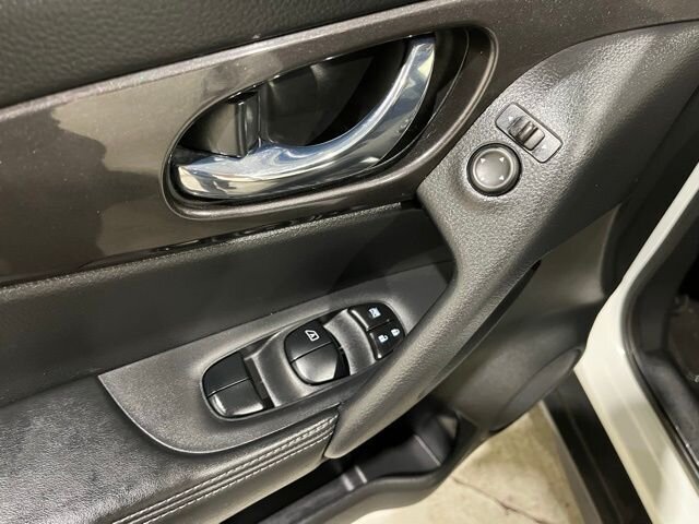 
 2020 Nissan Rogue SV full									