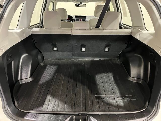 
 2016 Subaru Forester 2.5i full									