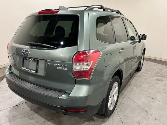 
 2016 Subaru Forester 2.5i Premium full									
