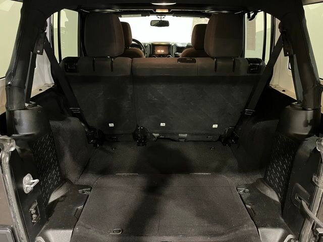 
 2017 Jeep Wrangler Unlimited Sport full									