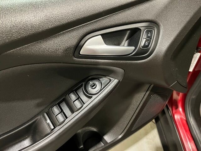 
 2016 Ford Focus SE full									