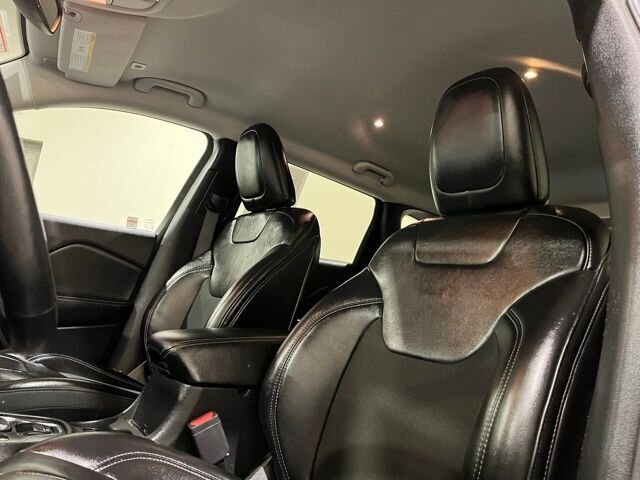 
 2019 Jeep Cherokee Latitude Plus full									