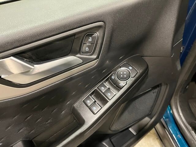 
 2020 Ford Escape SE full									