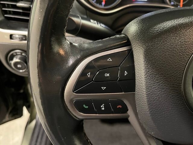 
 2019 Jeep Cherokee Latitude Plus full									