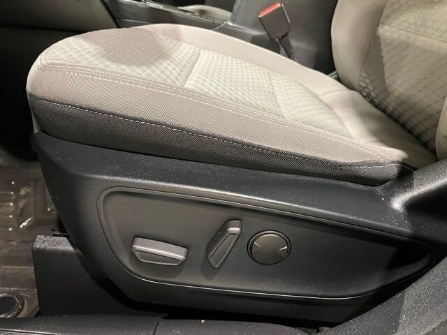 
 2020 Ford Escape SE full									