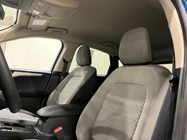 
 2020 Ford Escape SE full									