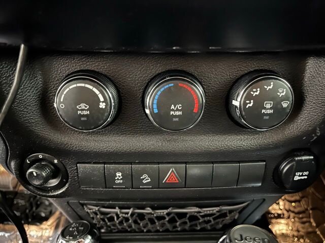 
 2017 Jeep Wrangler Unlimited Sport full									