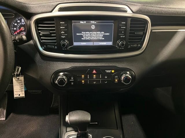 
 2019 Kia Sorento LX full									