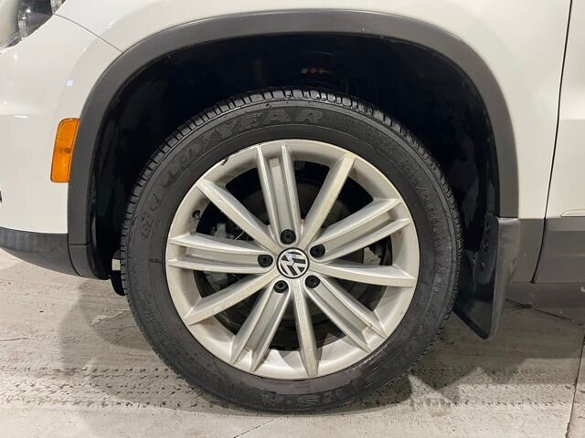
 2014 Volkswagen Tiguan SEL 4Motion full									