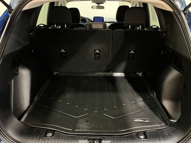 
 2020 Ford Escape SE full									