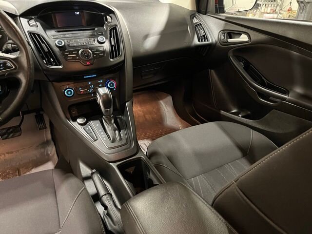 
 2016 Ford Focus SE full									