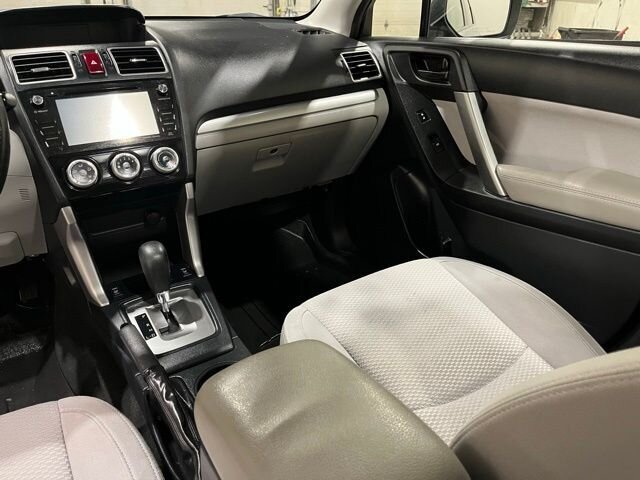 
 2016 Subaru Forester 2.5i Premium full									