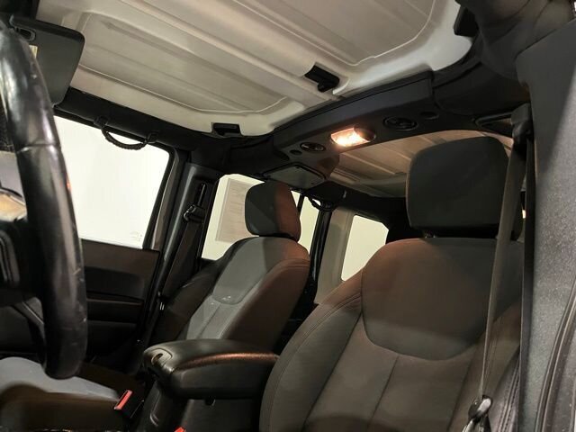 
 2017 Jeep Wrangler Unlimited Sport full									