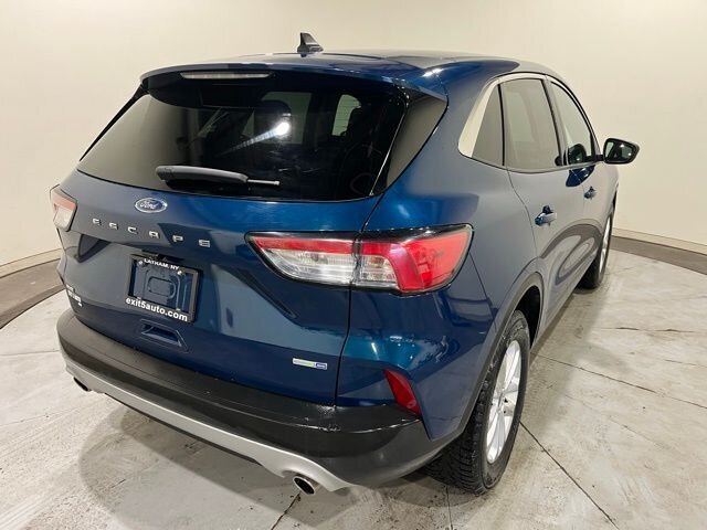 
 2020 Ford Escape SE full									