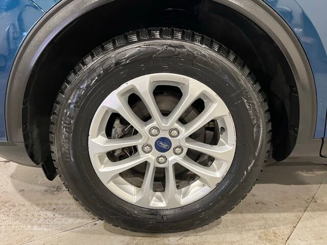 
 2020 Ford Escape SE full									