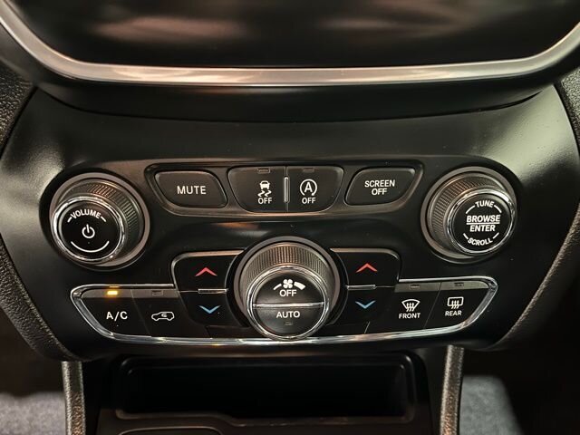 
 2019 Jeep Cherokee Latitude Plus full									