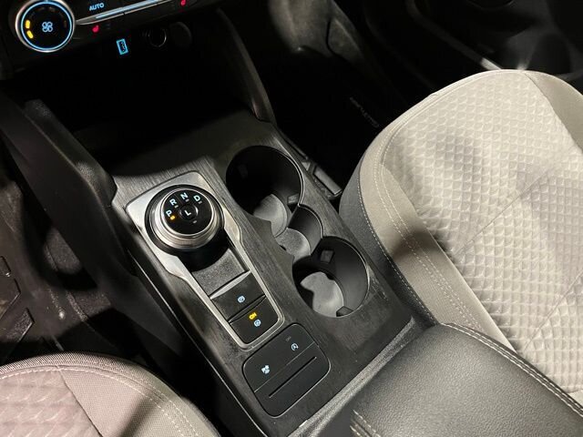 
 2020 Ford Escape SE full									