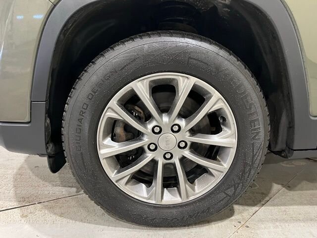 
 2019 Jeep Cherokee Latitude Plus full									