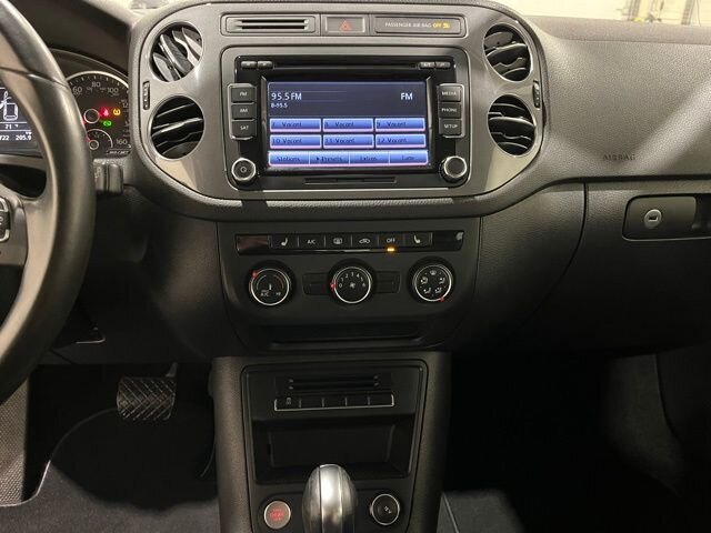 
 2014 Volkswagen Tiguan SEL 4Motion full									