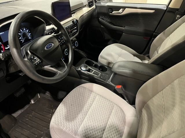 
 2020 Ford Escape SE full									
