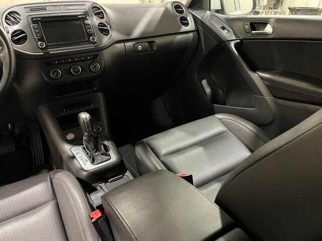 
 2014 Volkswagen Tiguan SEL 4Motion full									