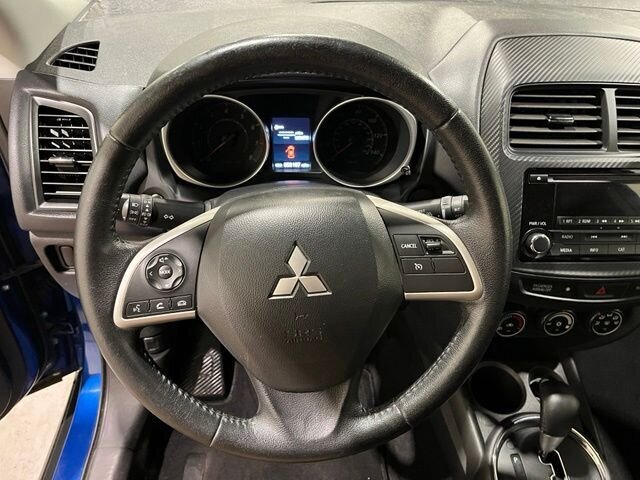 
 2015 Mitsubishi Outlander Sport ES full									