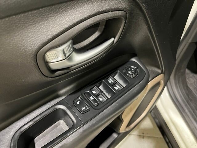 
 2016 Jeep Renegade Limited full									