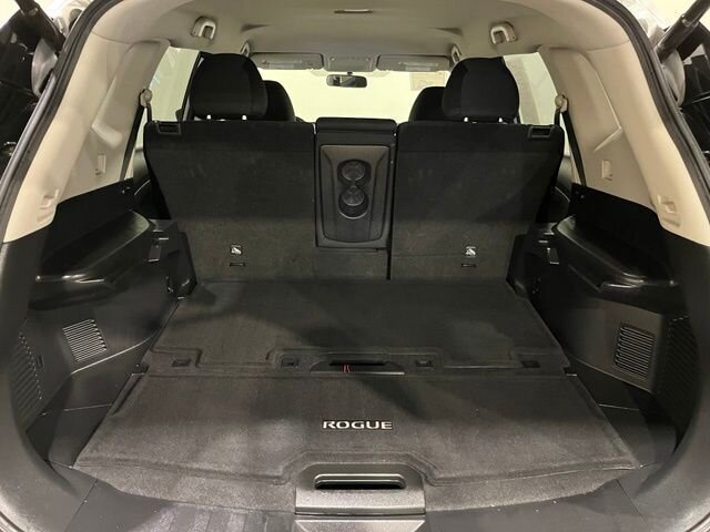 
 2017 Nissan Rogue SV full									