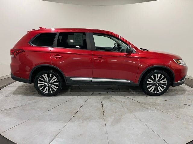 
 2019 Mitsubishi Outlander ES full									