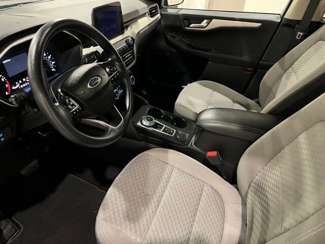 
 2020 Ford Escape SE full									