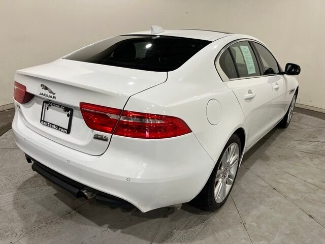 
 2019 Jaguar XE 25t Premium full									