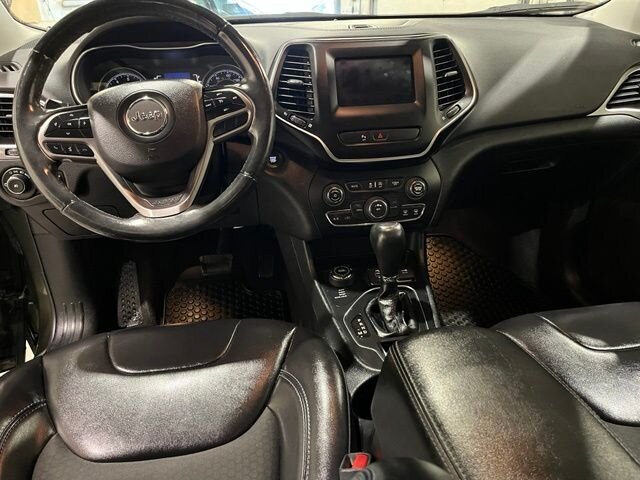 
 2019 Jeep Cherokee Latitude Plus full									