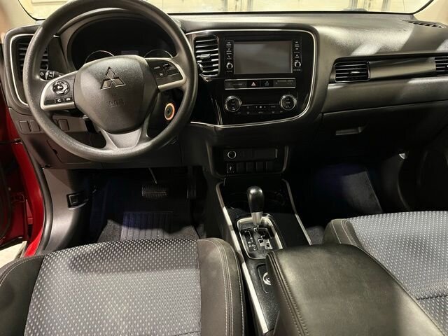 
 2019 Mitsubishi Outlander ES full									