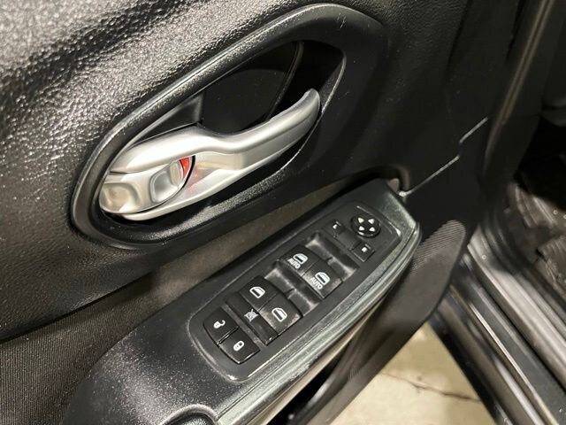 
 2016 Jeep Cherokee Latitude full									