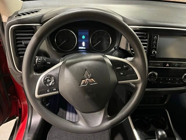 
 2019 Mitsubishi Outlander ES full									