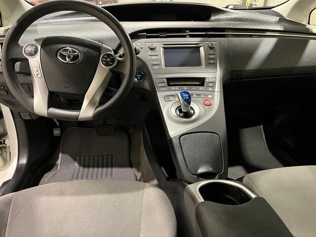 
 2013 Toyota Prius Two full									