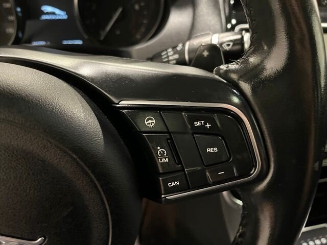 
 2019 Jaguar XE 25t Premium full									