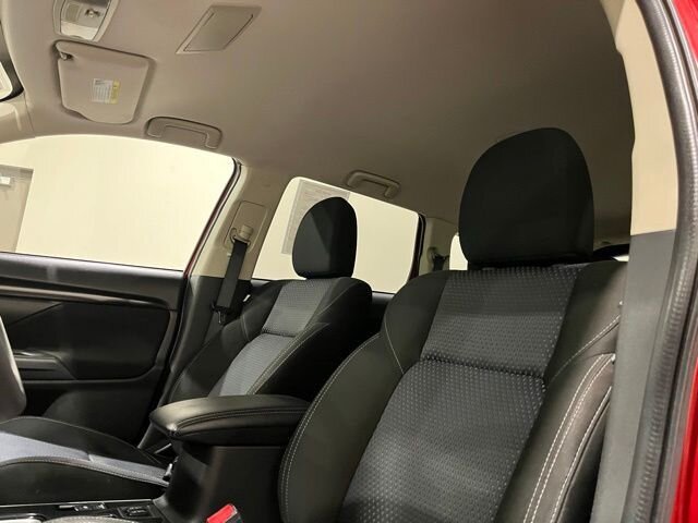 
 2019 Mitsubishi Outlander ES full									