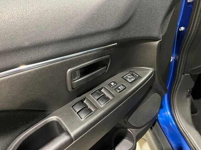 
 2015 Mitsubishi Outlander Sport ES full									