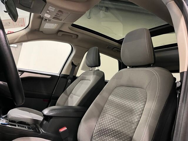
 2020 Ford Escape SE full									