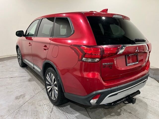 
 2019 Mitsubishi Outlander ES full									