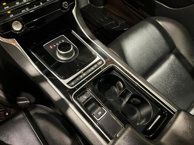 
 2019 Jaguar XE 25t Premium full									