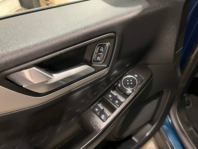 
 2020 Ford Escape SE full									