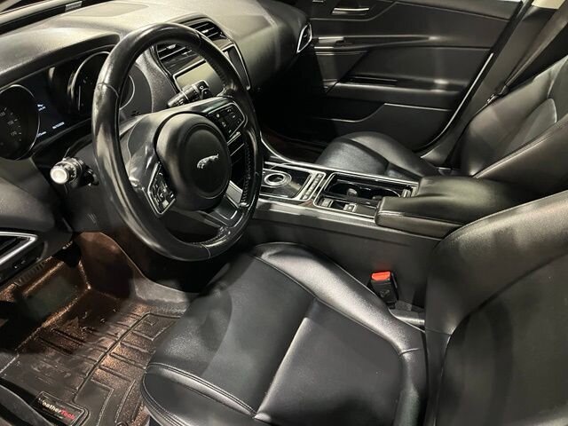 
 2019 Jaguar XE 25t Premium full									