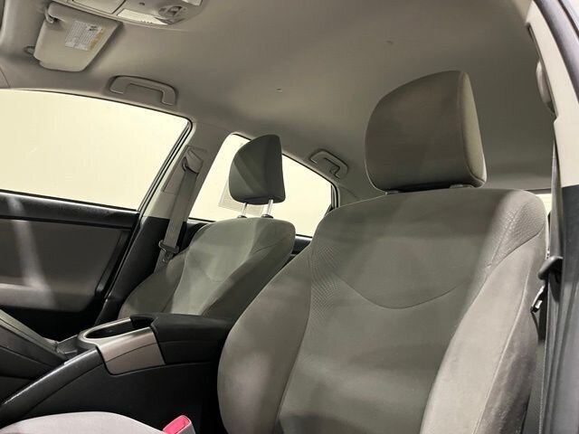 
 2013 Toyota Prius Two full									